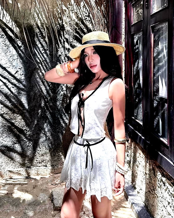 lyhythuedoxinh instagram image archive image