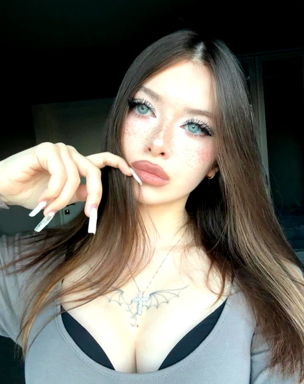 baddiesessence instagram image archive image