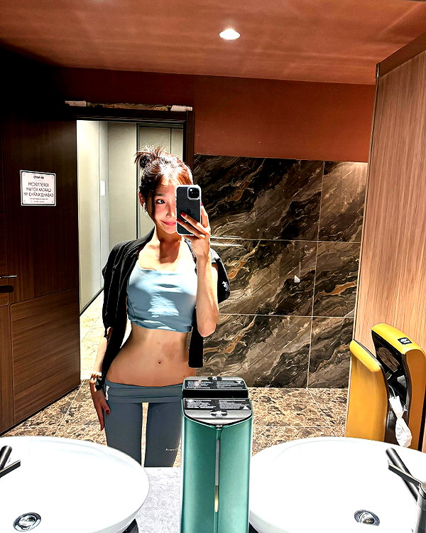 indra0102_ instagram image archive image