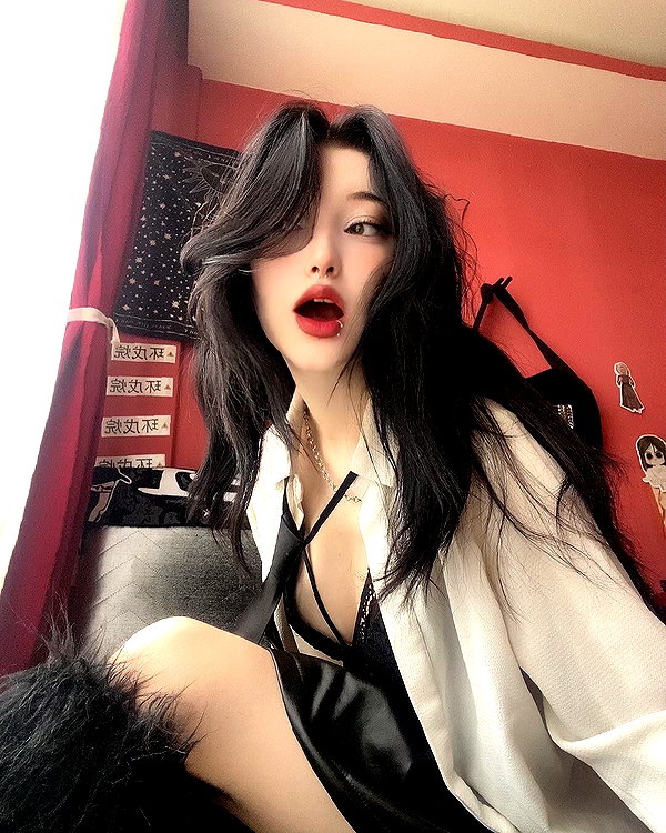 madamist_ instagram image archive image