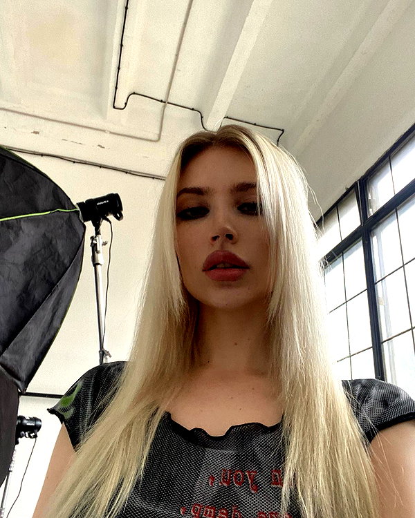 anya4everr instagram image archive image