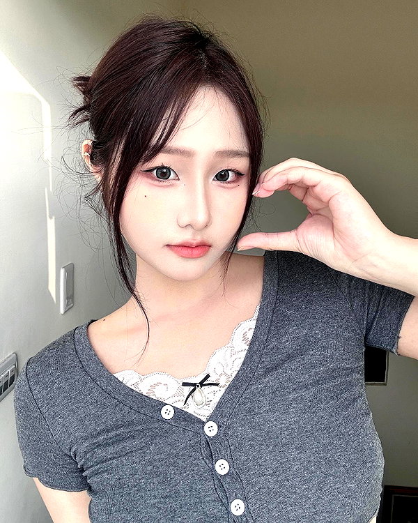 lai_931201 instagram image archive image