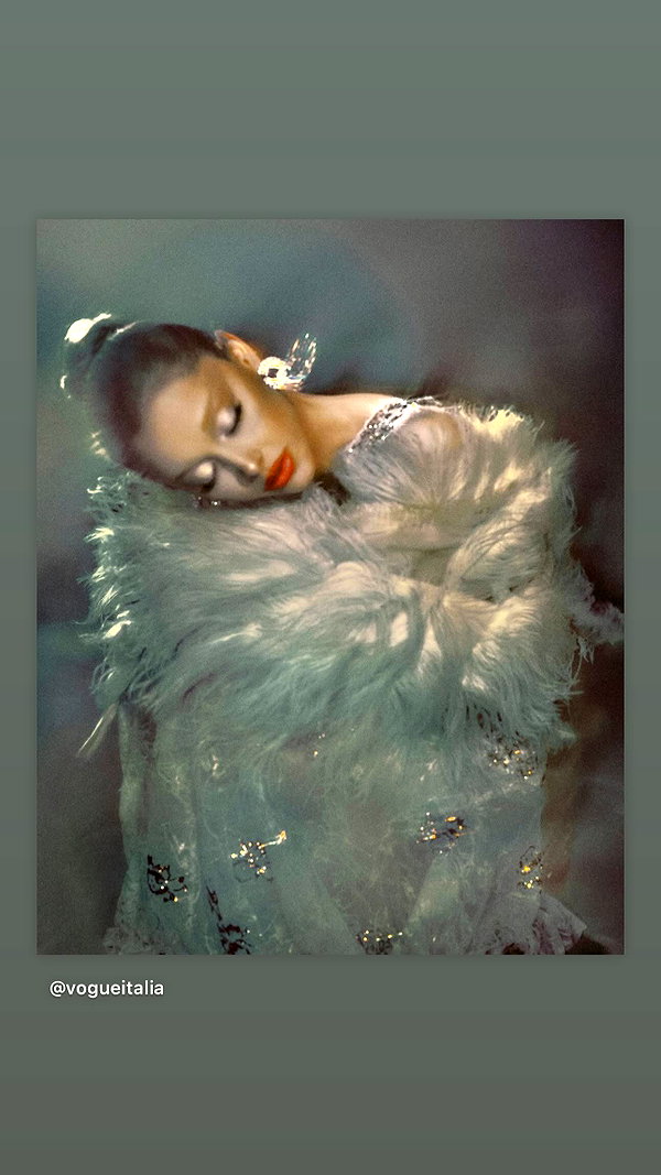 arianagrande instagram image archive image