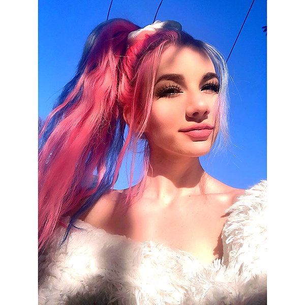 danielle.mercedie instagram image archive image