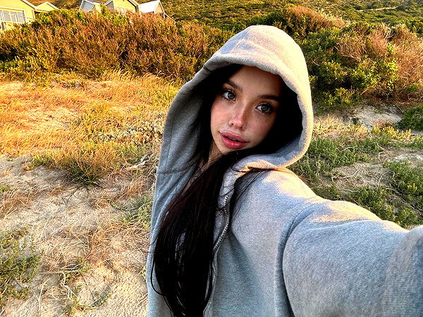 lyna_com2000 instagram image archive image
