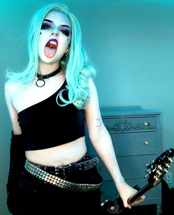 yeahimcaroline instagram image archive image