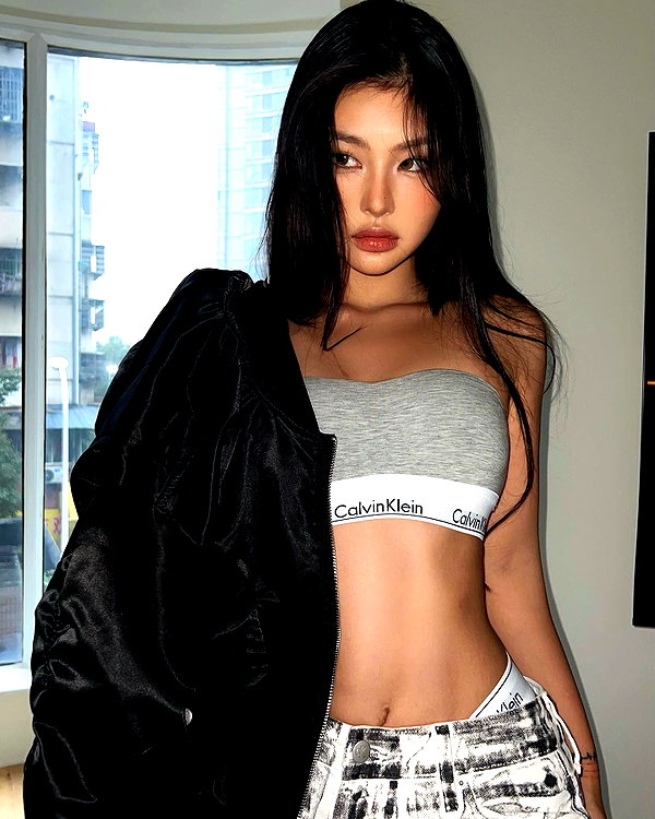 ll.lu1s instagram image archive image