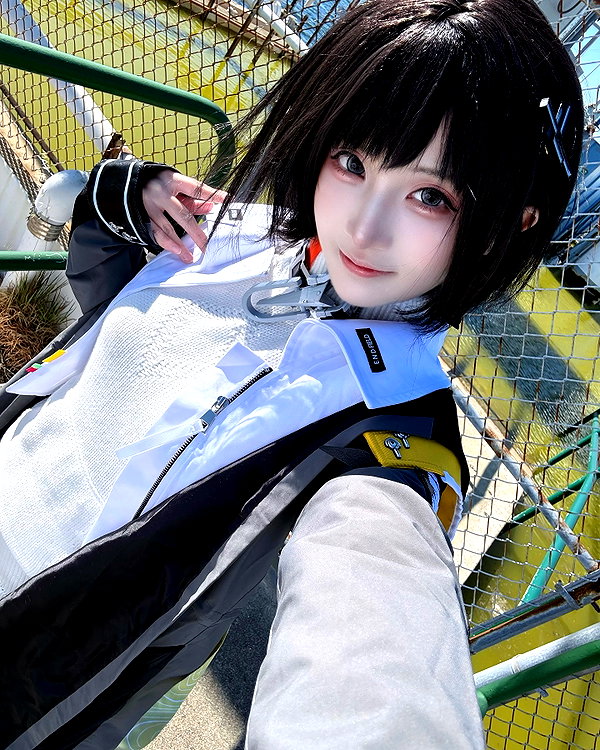 miee_cos instagram image archive image