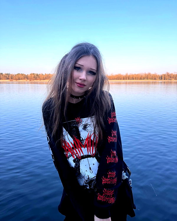 tiny.eviluv instagram image archive image