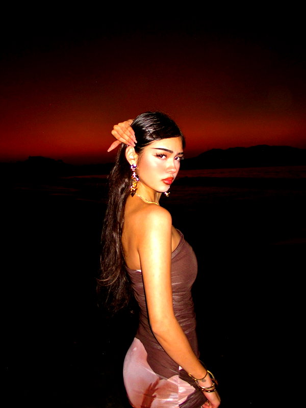 julia_ruelas instagram image archive image