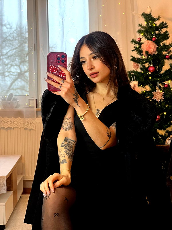 cata.leyah instagram image archive image