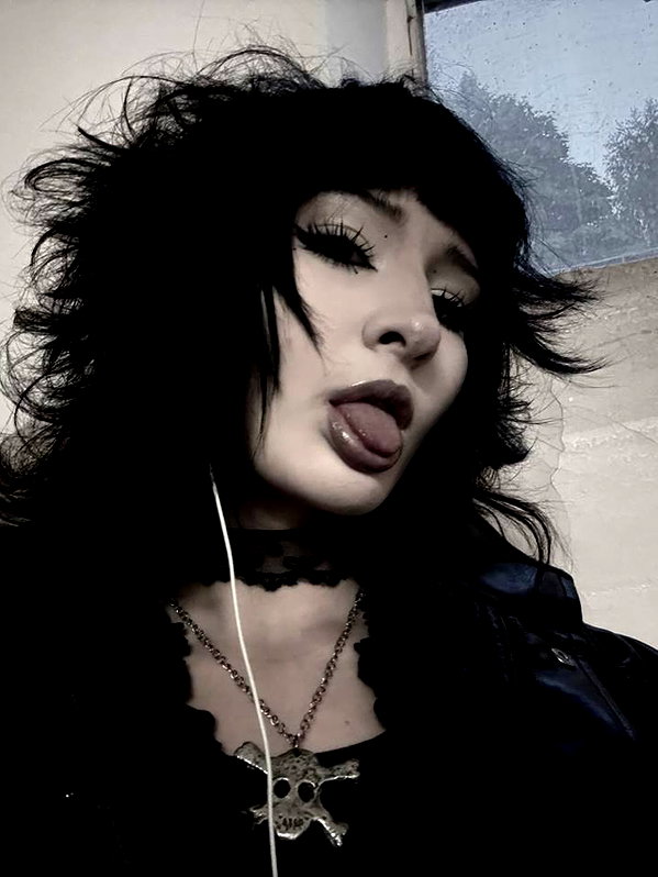 Archived image from @kk3tr1n4 on Instagram