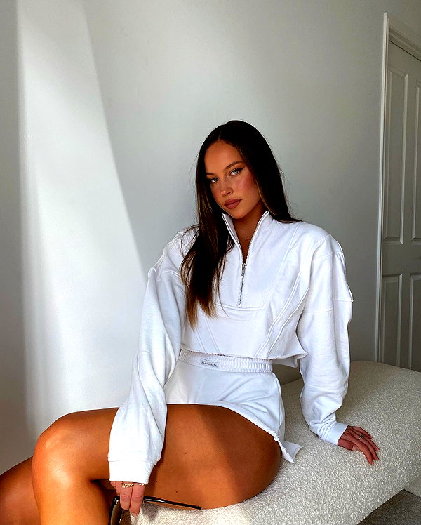olivia.mathers instagram image archive image