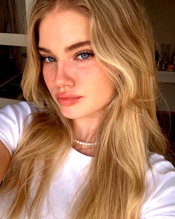 baddiesessence instagram image archive image