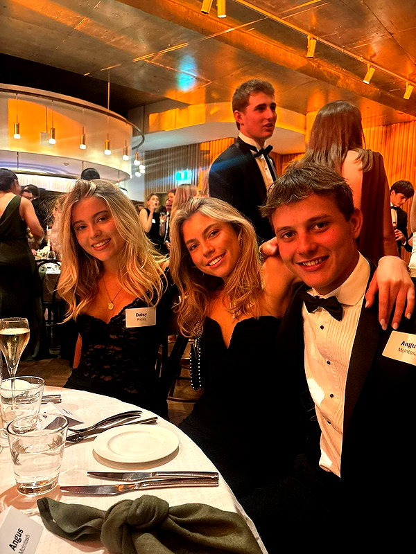daisy_r_19 instagram image archive image
