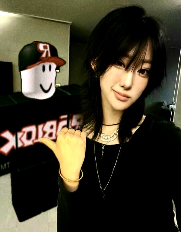 esnioughxx._y2 instagram image archive image