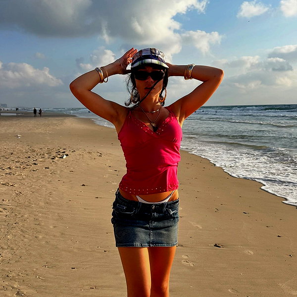 romi_henenson instagram image archive image