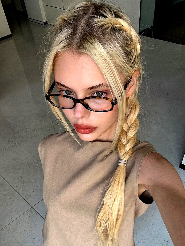 alisen.mari instagram image archive image