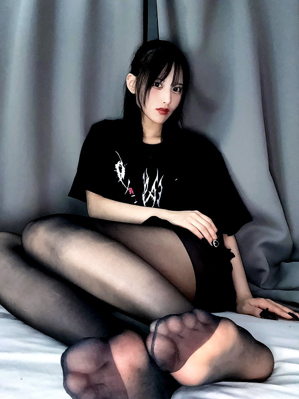 yamikumo_leisa instagram image archive image