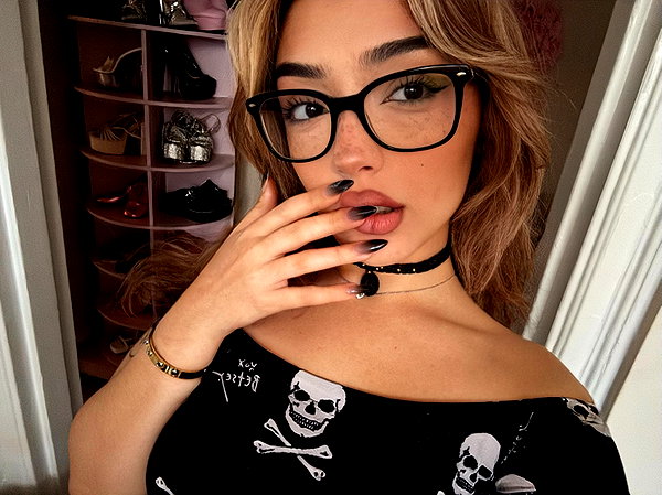 v.qx instagram image archive image