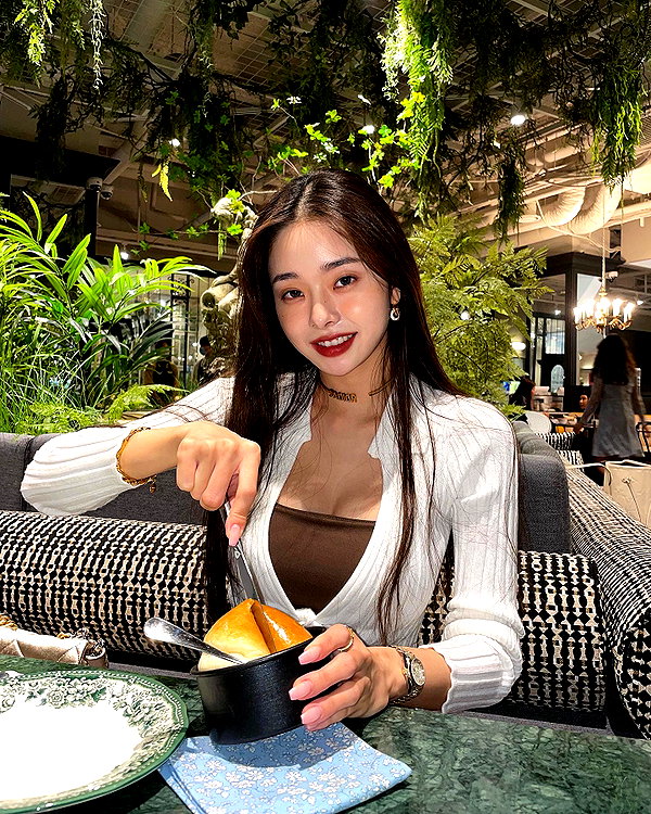 dear.zia instagram image archive image