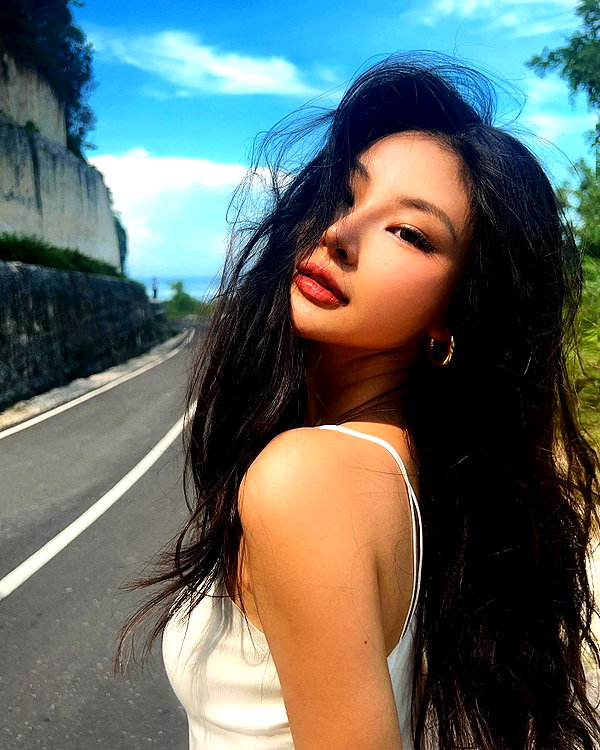 ll.lu1s instagram image archive image