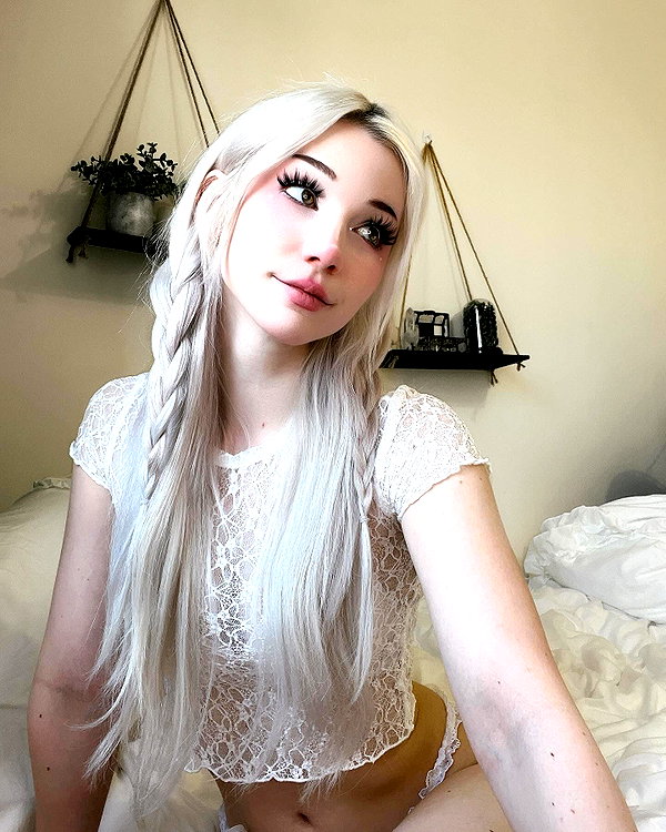 danielle.mercedie instagram image archive image