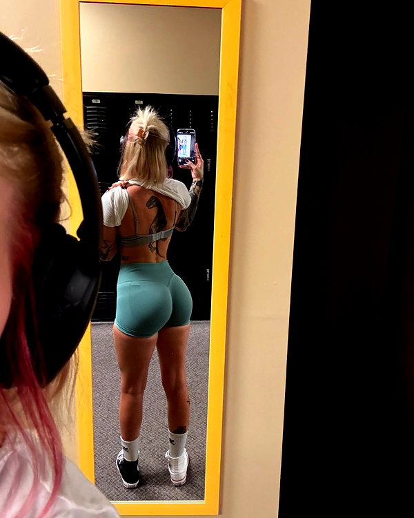 peachtoot.plz instagram image archive image