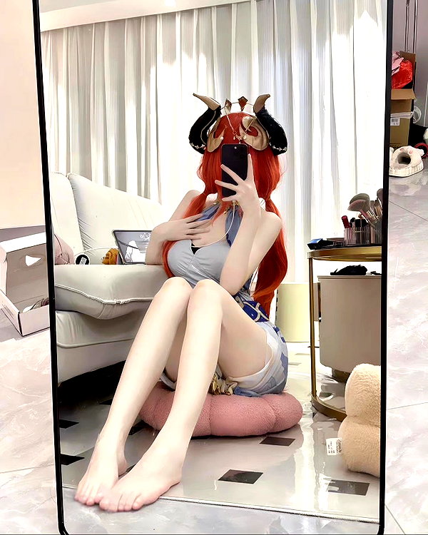 gallery_cosplayer instagram image archive image