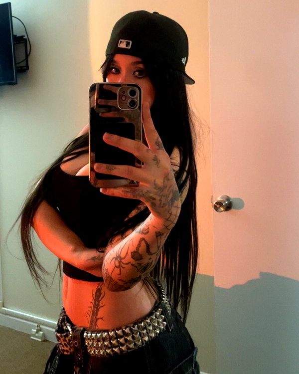 vanessa.julienne instagram image archive image