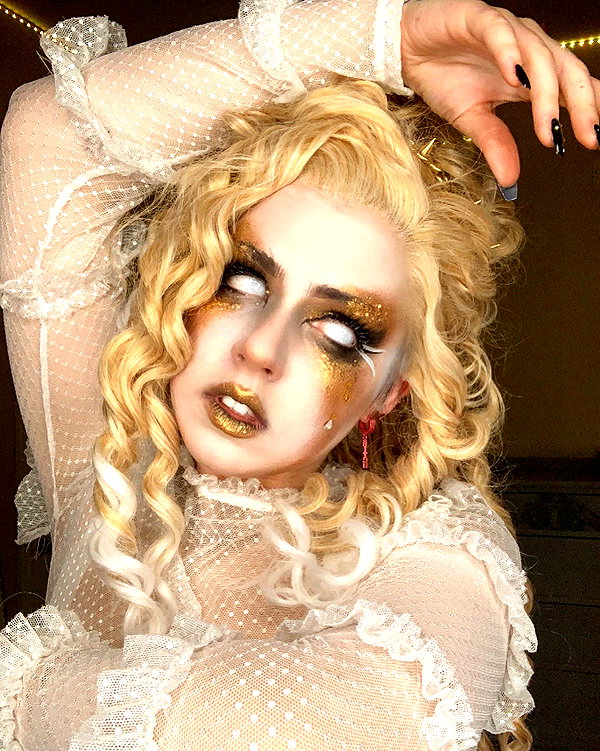 yeahimcaroline instagram image archive image