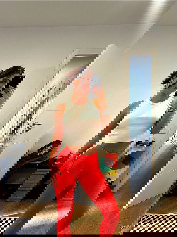 rebeccaschez rebeccaschez archive image