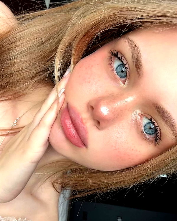 baddiesessence instagram image archive image