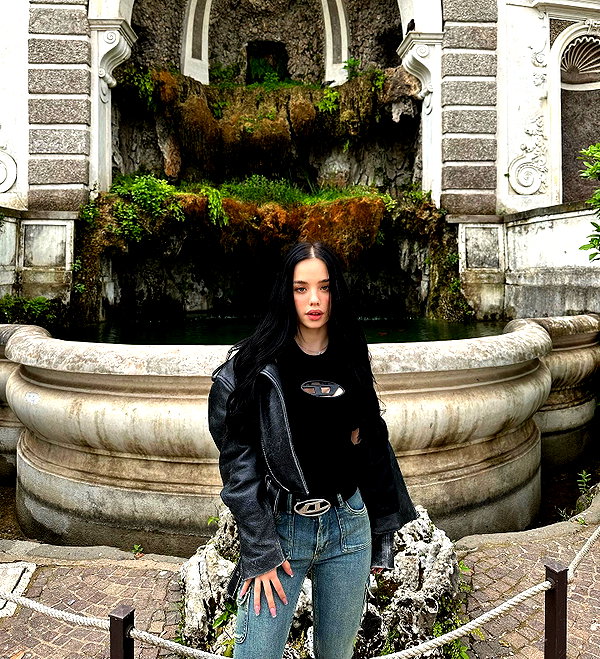 lyna_com2000 instagram image archive image
