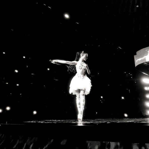 arianagrande instagram image archive image