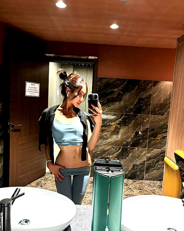 indra0102_ instagram image archive image