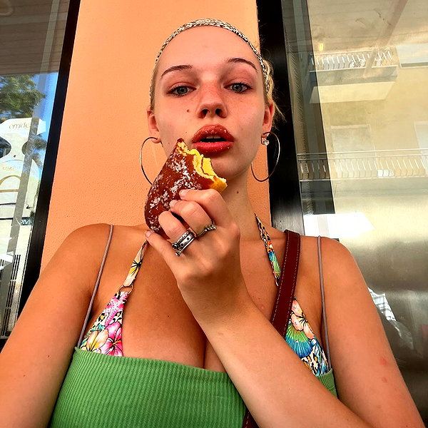 leni.bahr instagram image archive image