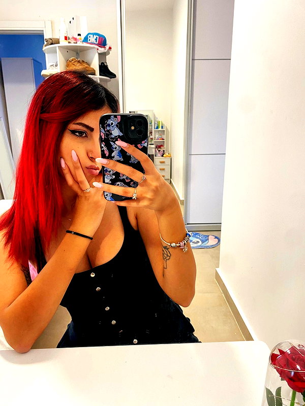 shanidahan7 instagram image archive image
