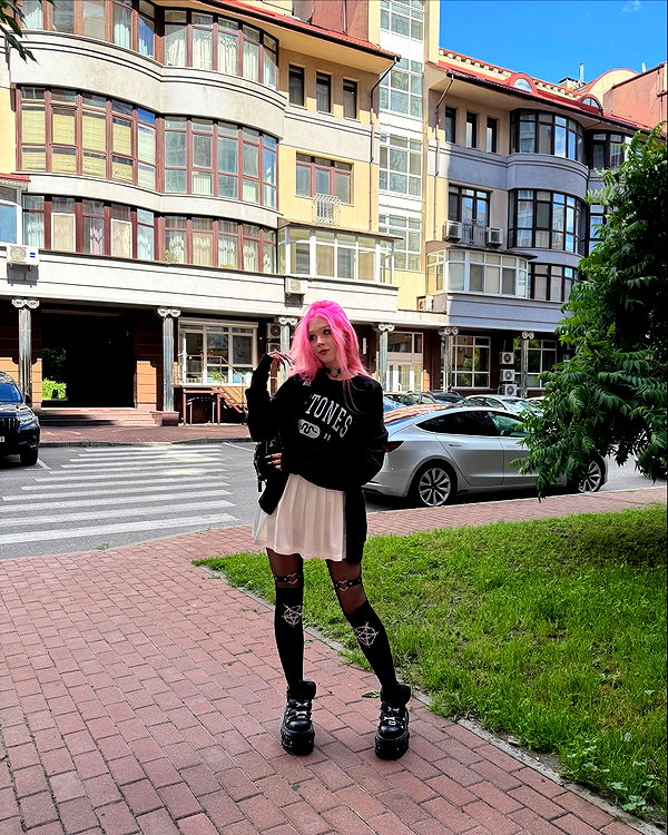 tiny.eviluv instagram image archive image