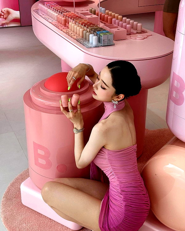 dear.zia instagram image archive image