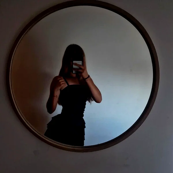 _.mali.nq_ instagram image archive image