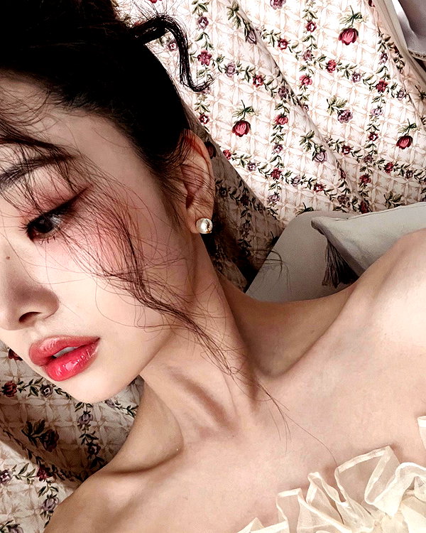 dear.zia instagram image archive image