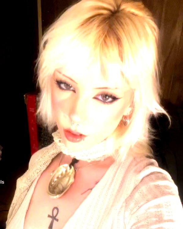 haileylayfield instagram image archive image