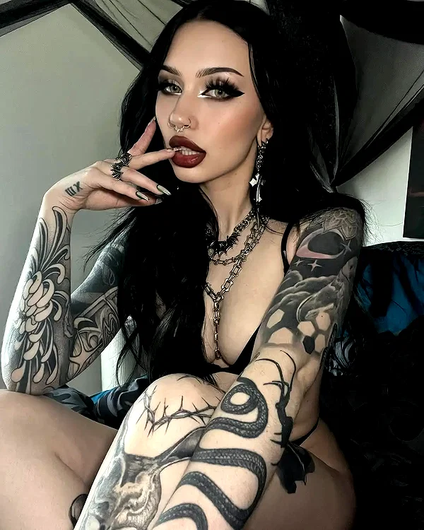 chica.niebla instagram image archive image