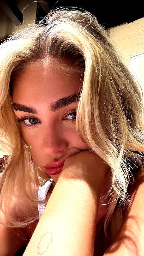 maya.keyy instagram image archive image