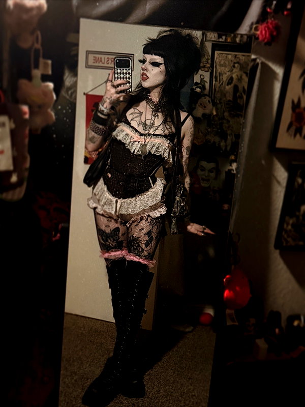 yeahimcaroline instagram image archive image