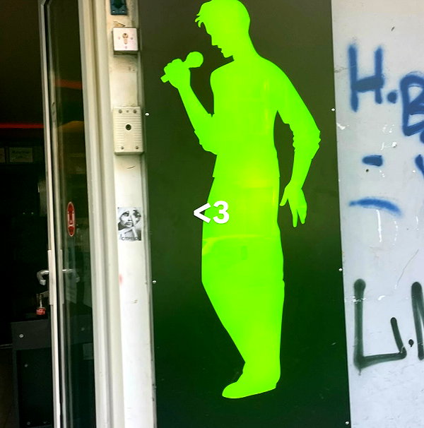 Archived image from @lolabllue on Instagram