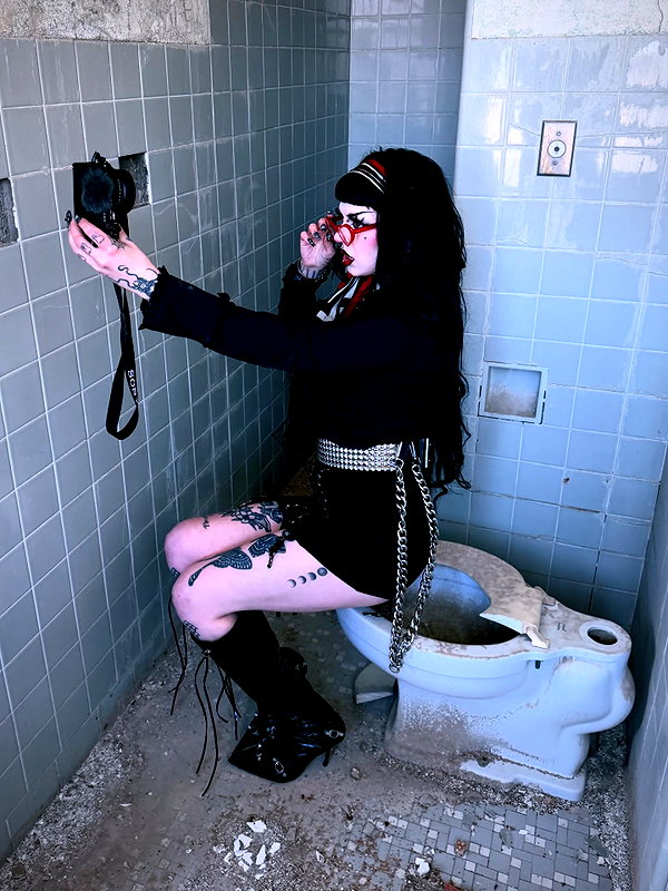 yeahimcaroline instagram image archive image