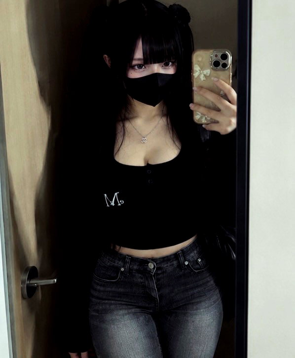 i_am_mao0102 instagram image archive image
