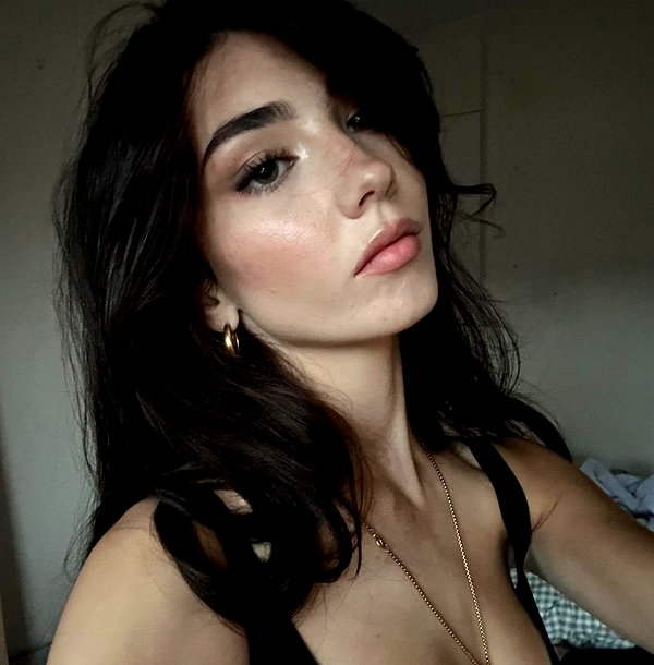 baddiesessence instagram image archive image